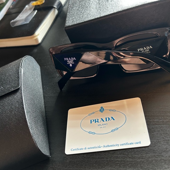 COPY - COPY - Black prada sunglasses authentic - Picture 1 of 4